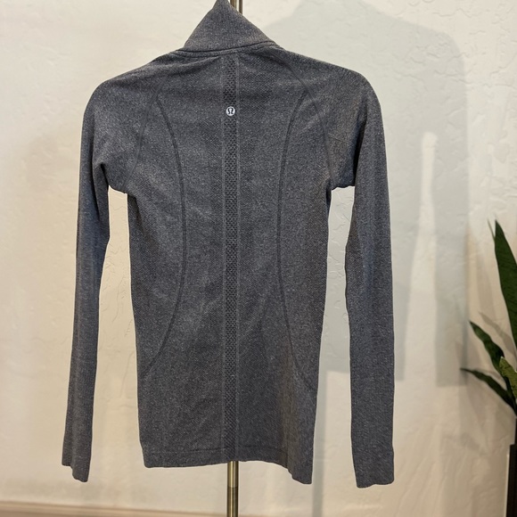 Lululemon Swiftly Half Zip | Size 2 | Grey | Long Sleeve | GREAT Condition - Picture 3 of 5